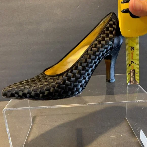 Bottega Veneta Women's Black Classic Vintage Weave Pump. 8.5AA - Picture 6 of 9